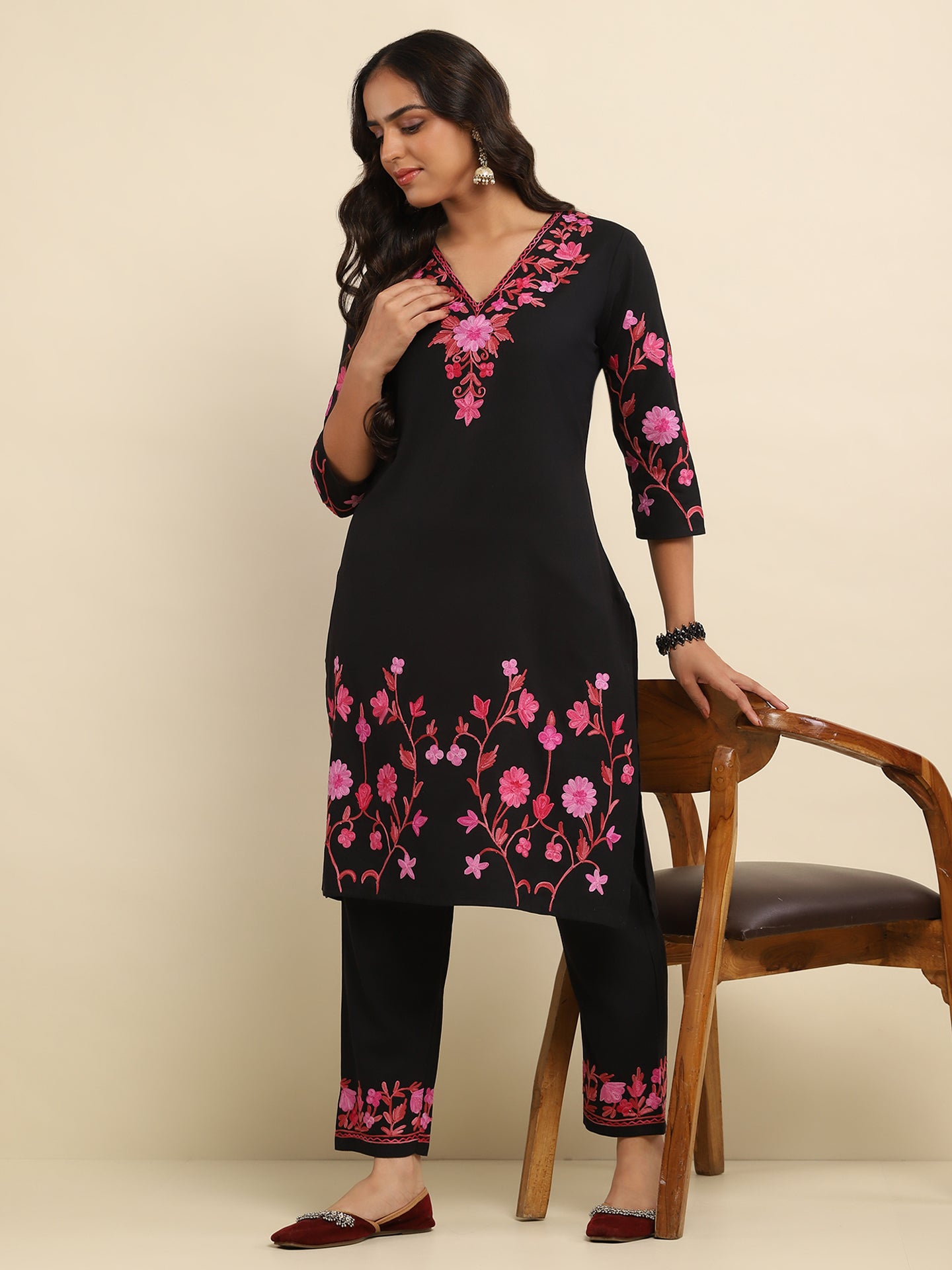 Aari Embroidered Cotton Solid Women's 2 PC Long Kurta Set- Black